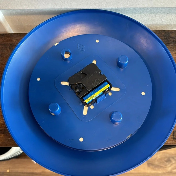 Looney Tunes Warner Bros 11" Wall Clock by Westclox 1997 w/ Bugs Porky Sylvester - Picture 2 of 3